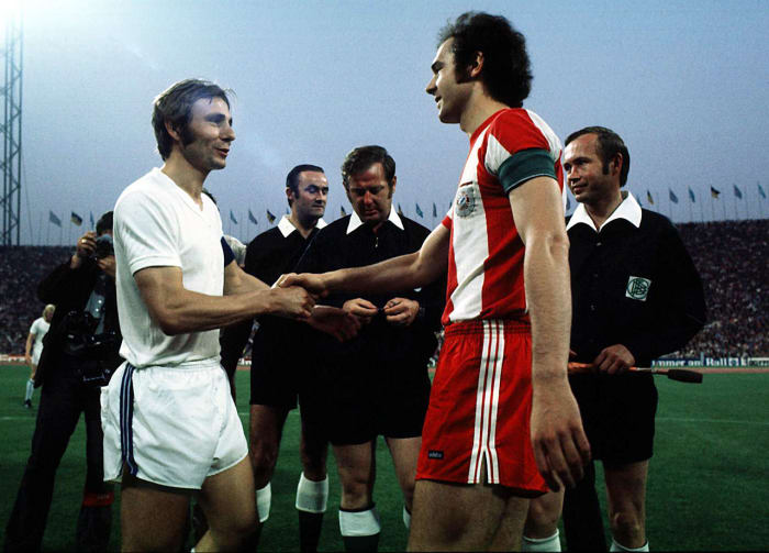 1972-Bayern-Munich-Schalke-Reinhard-Libuda-Franz-Beckenbauer.jpg